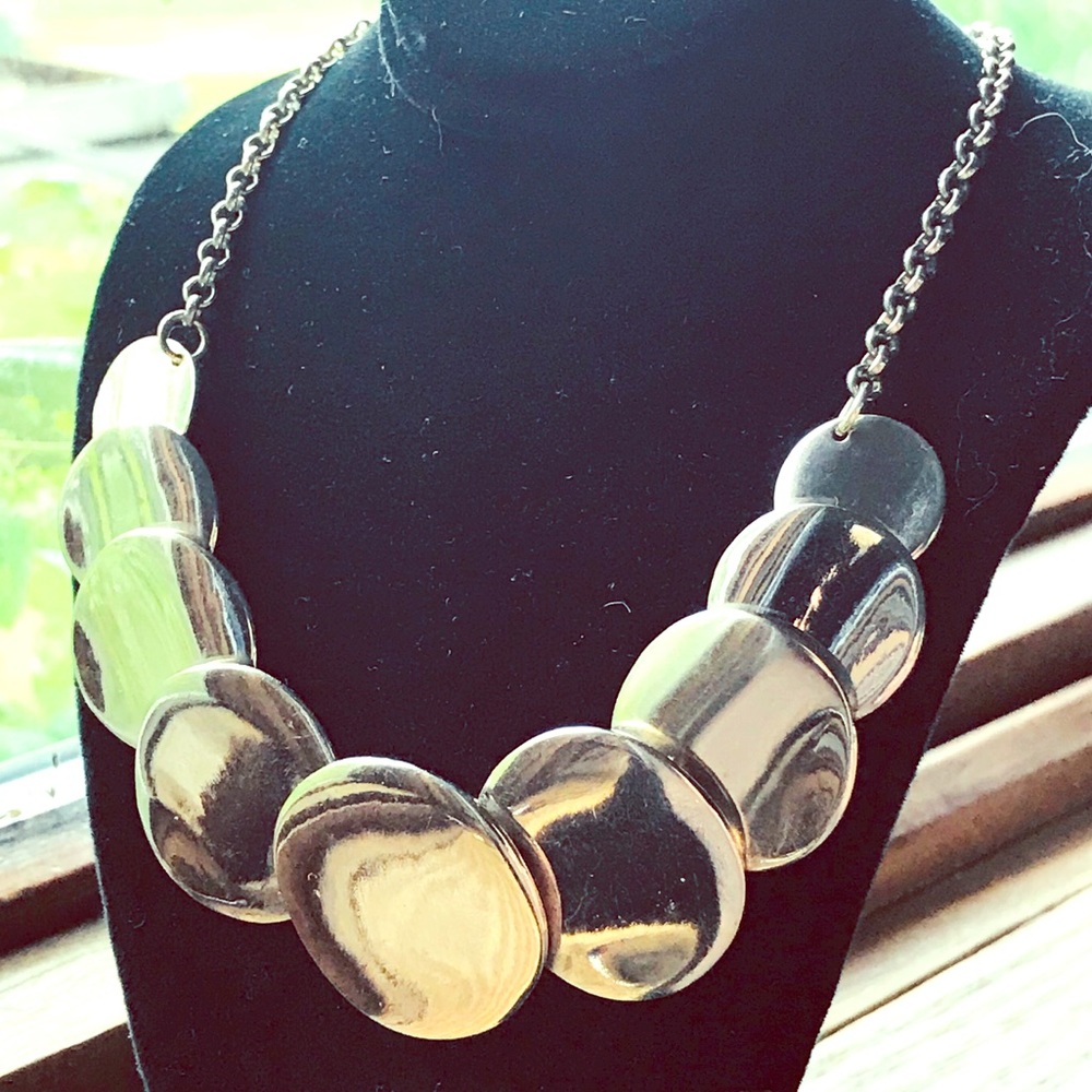 Modern Silver Tone Disc Choker Necklace!